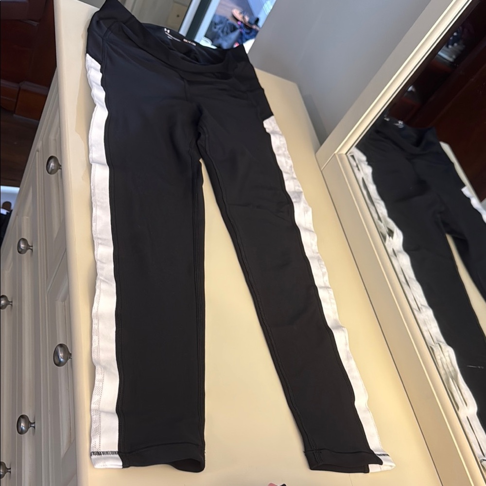 NWOT - Women’s under armour heatgear compression leggings